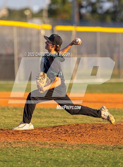 Thumbnail 2 in Lakewood Ranch vs. Venice (FHSAA 7A District 8 Semifinal) photogallery.