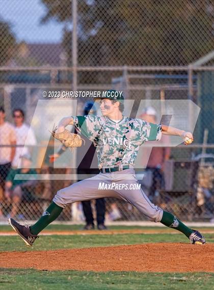 Thumbnail 2 in Lakewood Ranch vs. Venice (FHSAA 7A District 8 Semifinal) photogallery.