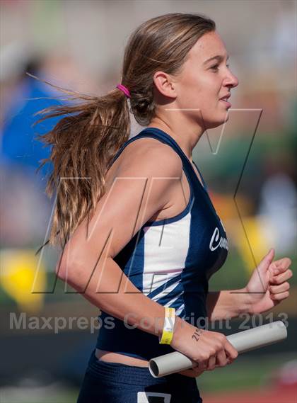 Thumbnail 3 in 2013 Ventura Invitational Girls Varsity 4X1600 Relay photogallery.