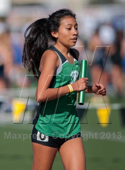 Thumbnail 2 in 2013 Ventura Invitational Girls Varsity 4X1600 Relay photogallery.
