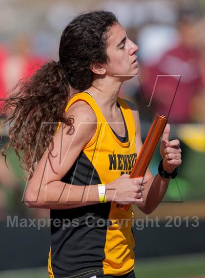 Thumbnail 3 in 2013 Ventura Invitational Girls Varsity 4X1600 Relay photogallery.