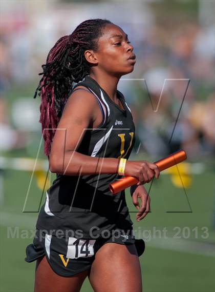 Thumbnail 3 in 2013 Ventura Invitational Girls Varsity 4X1600 Relay photogallery.