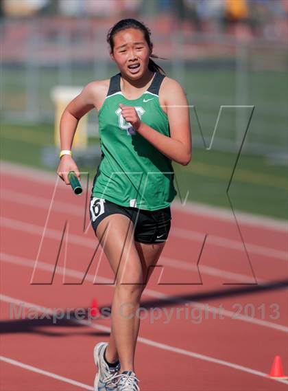 Thumbnail 3 in 2013 Ventura Invitational Girls Varsity 4X1600 Relay photogallery.