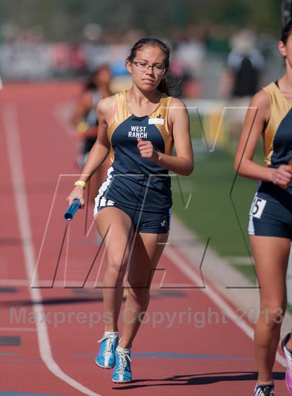 Thumbnail 3 in 2013 Ventura Invitational Girls Varsity 4X1600 Relay photogallery.