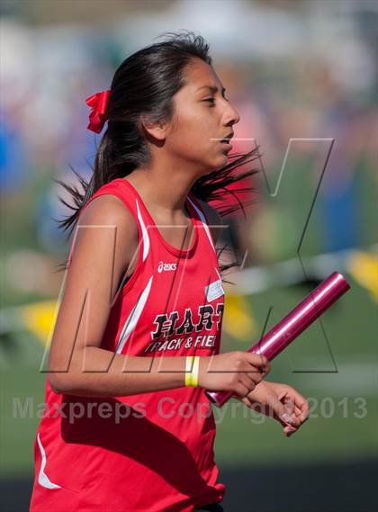 Thumbnail 3 in 2013 Ventura Invitational Girls Varsity 4X1600 Relay photogallery.