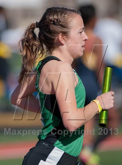 Thumbnail 2 in 2013 Ventura Invitational Girls Varsity 4X1600 Relay photogallery.