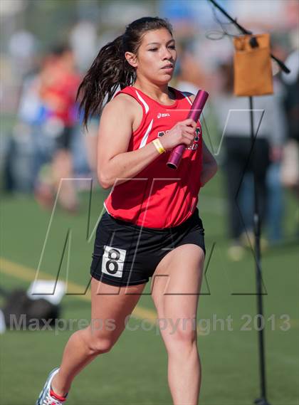 Thumbnail 3 in 2013 Ventura Invitational Girls Varsity 4X1600 Relay photogallery.