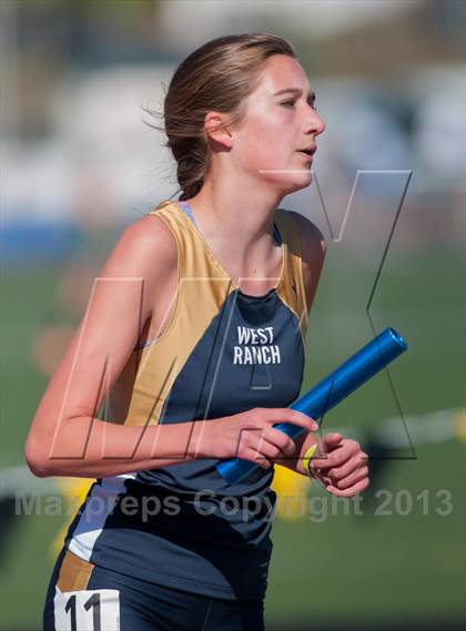Thumbnail 3 in 2013 Ventura Invitational Girls Varsity 4X1600 Relay photogallery.