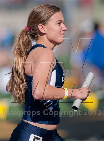 Thumbnail 2 in 2013 Ventura Invitational Girls Varsity 4X1600 Relay photogallery.