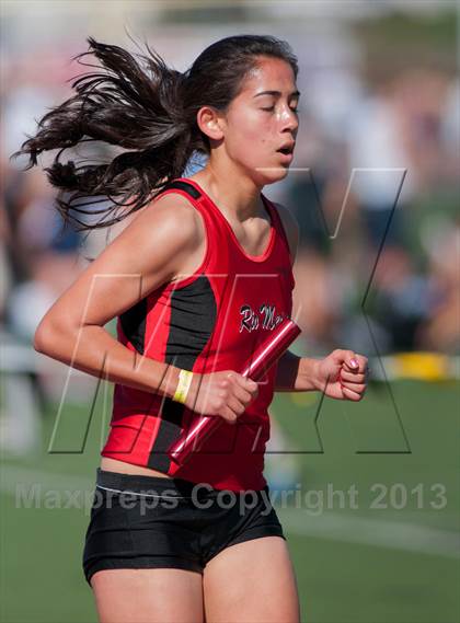 Thumbnail 3 in 2013 Ventura Invitational Girls Varsity 4X1600 Relay photogallery.