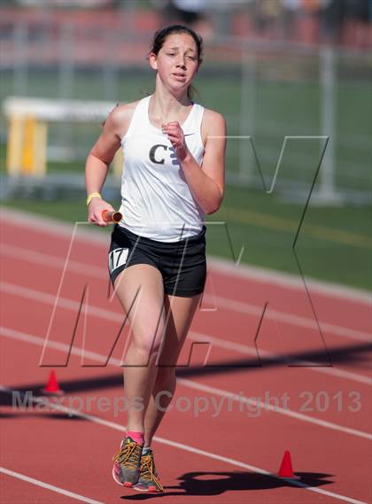 Thumbnail 2 in 2013 Ventura Invitational Girls Varsity 4X1600 Relay photogallery.