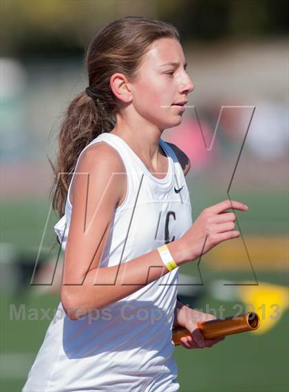 Thumbnail 3 in 2013 Ventura Invitational Girls Varsity 4X1600 Relay photogallery.