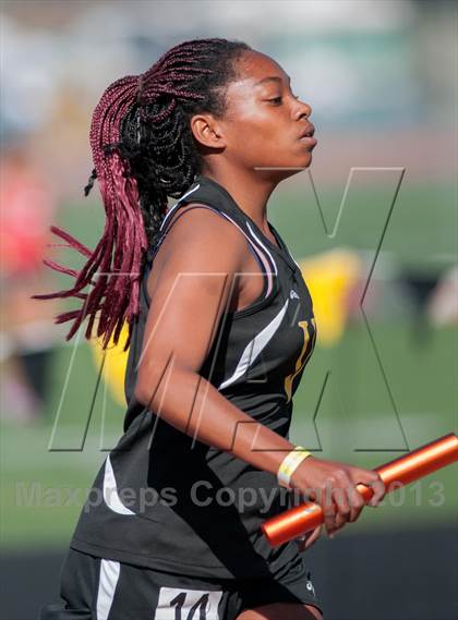 Thumbnail 2 in 2013 Ventura Invitational Girls Varsity 4X1600 Relay photogallery.
