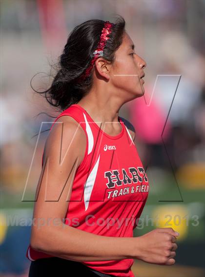 Thumbnail 3 in 2013 Ventura Invitational Girls Varsity 4X1600 Relay photogallery.