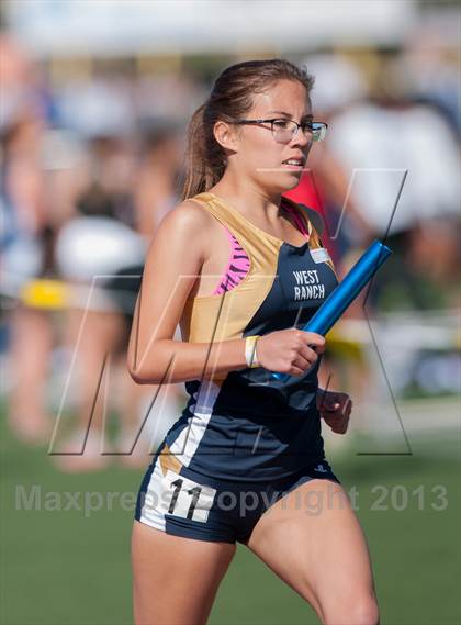 Thumbnail 1 in 2013 Ventura Invitational Girls Varsity 4X1600 Relay photogallery.