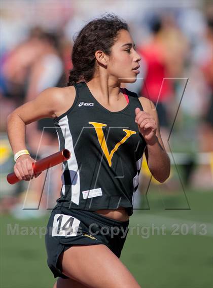 Thumbnail 2 in 2013 Ventura Invitational Girls Varsity 4X1600 Relay photogallery.