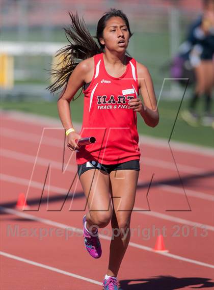 Thumbnail 2 in 2013 Ventura Invitational Girls Varsity 4X1600 Relay photogallery.