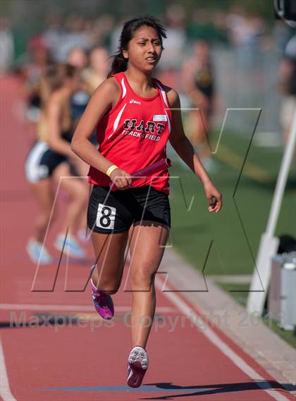 Thumbnail 2 in 2013 Ventura Invitational Girls Varsity 4X1600 Relay photogallery.