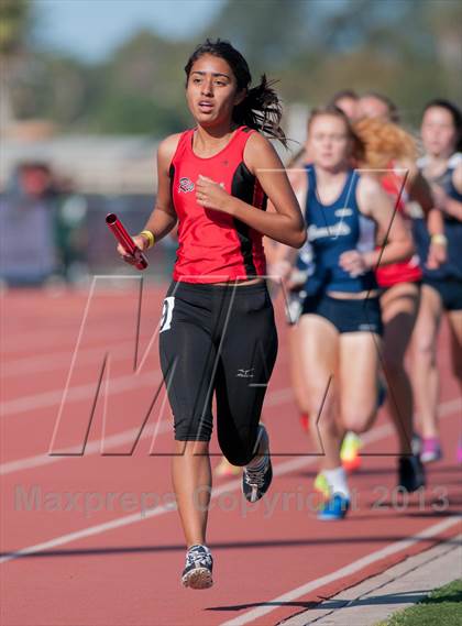 Thumbnail 2 in 2013 Ventura Invitational Girls Varsity 4X1600 Relay photogallery.
