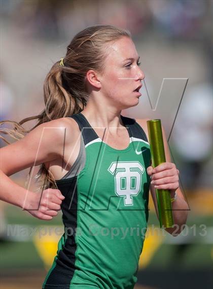 Thumbnail 3 in 2013 Ventura Invitational Girls Varsity 4X1600 Relay photogallery.
