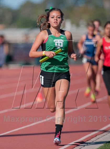 Thumbnail 1 in 2013 Ventura Invitational Girls Varsity 4X1600 Relay photogallery.