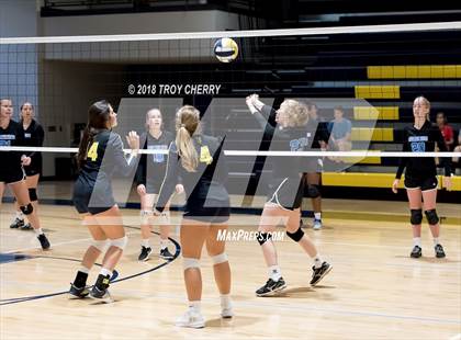 Thumbnail 3 in Carmel Christian vs Comenius photogallery.