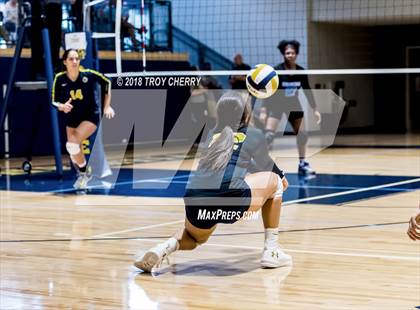 Thumbnail 3 in Carmel Christian vs Comenius photogallery.