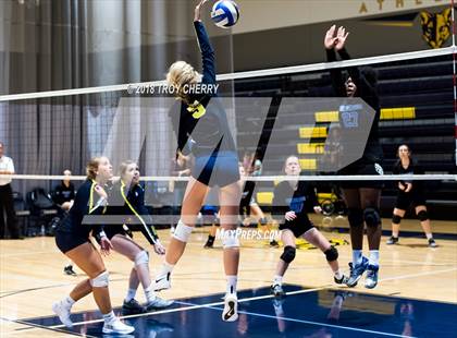 Thumbnail 2 in Carmel Christian vs Comenius photogallery.
