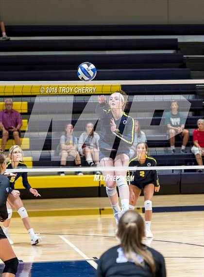 Thumbnail 2 in Carmel Christian vs Comenius photogallery.