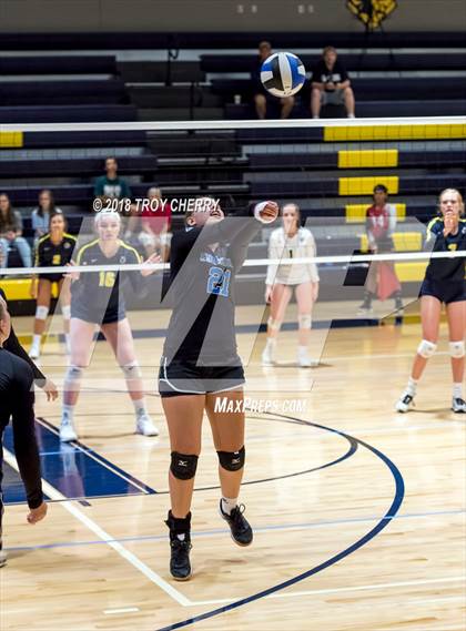 Thumbnail 3 in Carmel Christian vs Comenius photogallery.