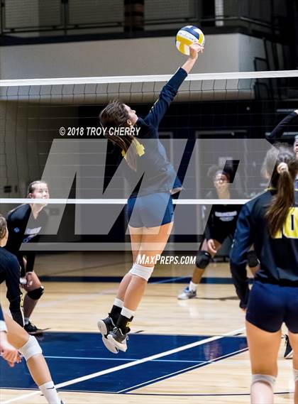 Thumbnail 2 in Carmel Christian vs Comenius photogallery.