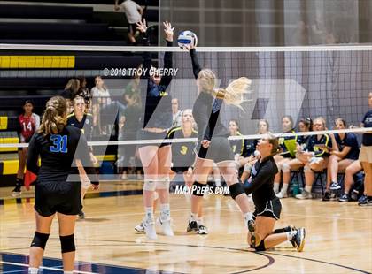 Thumbnail 2 in Carmel Christian vs Comenius photogallery.