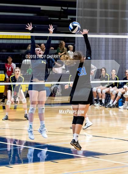 Thumbnail 3 in Carmel Christian vs Comenius photogallery.