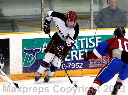 Thumbnail 2 in Farmington/Avon/Windsor vs Brookfield/Bethel/Danbury (CIAC Division II First Round) photogallery.