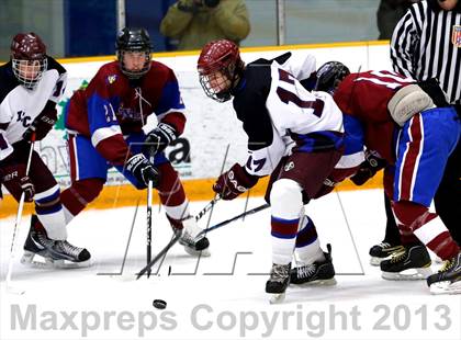 Thumbnail 2 in Farmington/Avon/Windsor vs Brookfield/Bethel/Danbury (CIAC Division II First Round) photogallery.