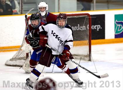 Thumbnail 2 in Farmington/Avon/Windsor vs Brookfield/Bethel/Danbury (CIAC Division II First Round) photogallery.