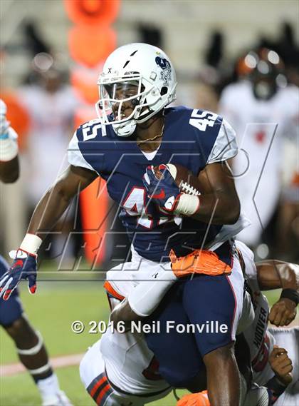 Thumbnail 3 in Allen vs. Hoover photogallery.