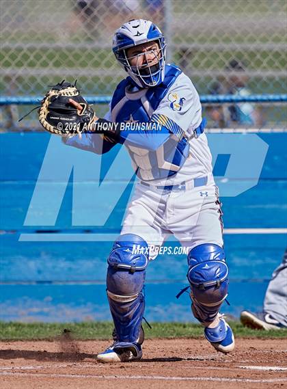 Thumbnail 3 in Del Campo vs. Cosumnes Oaks photogallery.