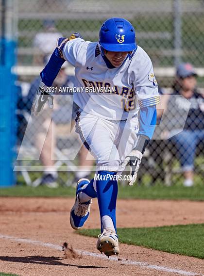 Thumbnail 3 in Del Campo vs. Cosumnes Oaks photogallery.