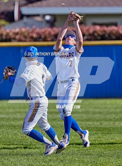 Thumbnail 1 in Del Campo vs. Cosumnes Oaks photogallery.