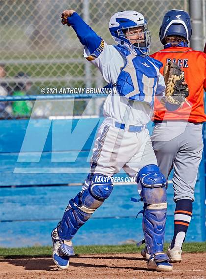 Thumbnail 3 in Del Campo vs. Cosumnes Oaks photogallery.