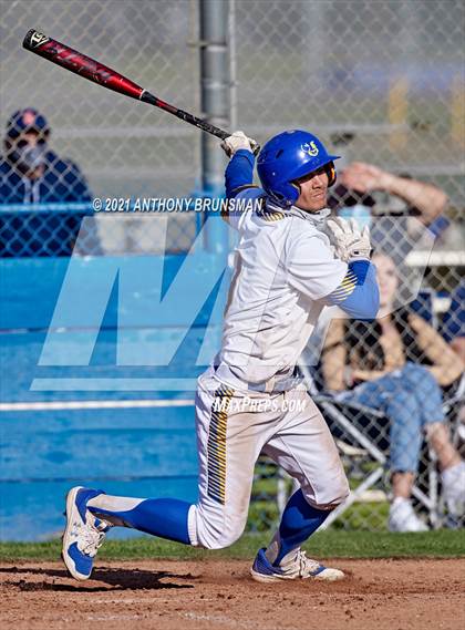 Thumbnail 3 in Del Campo vs. Cosumnes Oaks photogallery.