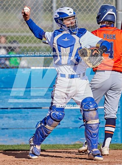 Thumbnail 2 in Del Campo vs. Cosumnes Oaks photogallery.