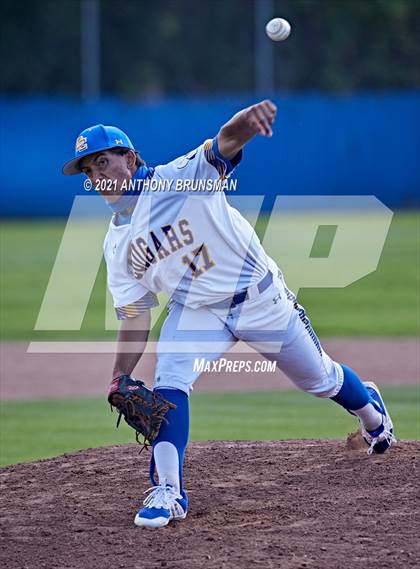 Thumbnail 1 in Del Campo vs. Cosumnes Oaks photogallery.