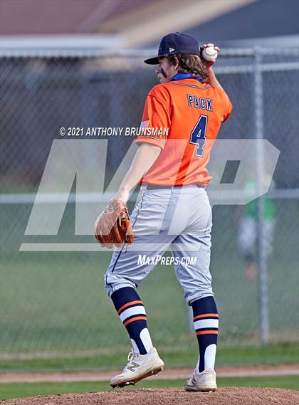 Thumbnail 3 in Del Campo vs. Cosumnes Oaks photogallery.