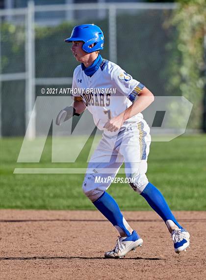 Thumbnail 1 in Del Campo vs. Cosumnes Oaks photogallery.