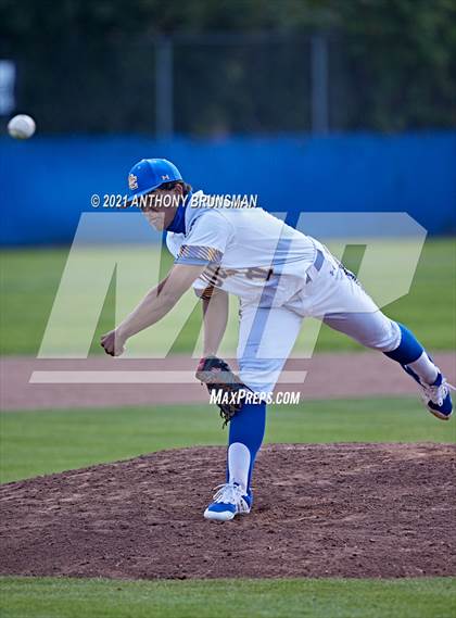 Thumbnail 2 in Del Campo vs. Cosumnes Oaks photogallery.