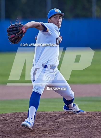 Thumbnail 2 in Del Campo vs. Cosumnes Oaks photogallery.