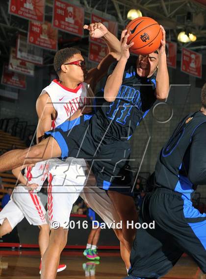 Thumbnail 2 in Shadow Mountain @ Mater Dei (Nike Extravaganza) photogallery.