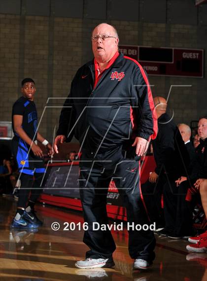 Thumbnail 2 in Shadow Mountain @ Mater Dei (Nike Extravaganza) photogallery.